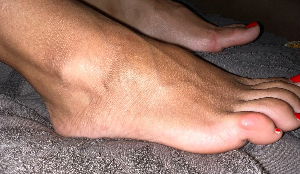 Sexy female toes