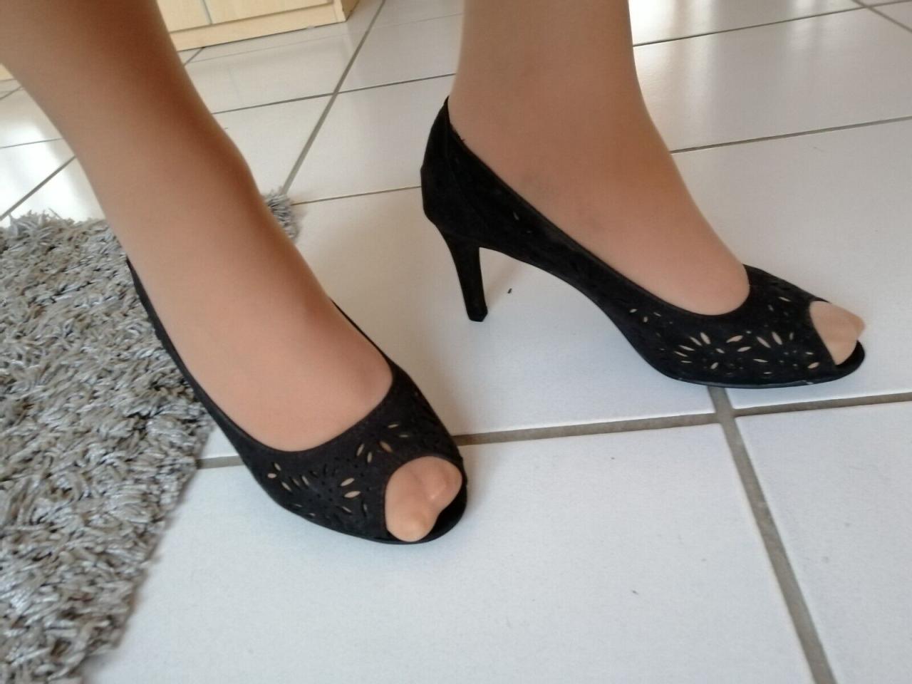 Pumps / Peep Toes Marco Tozzi Schwarz Gr. 40 Lochmuster Gebraucht | eBay