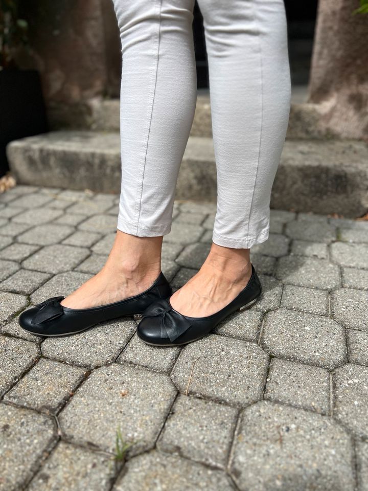 Ballerinas Leder 40 schwarz neuwerti