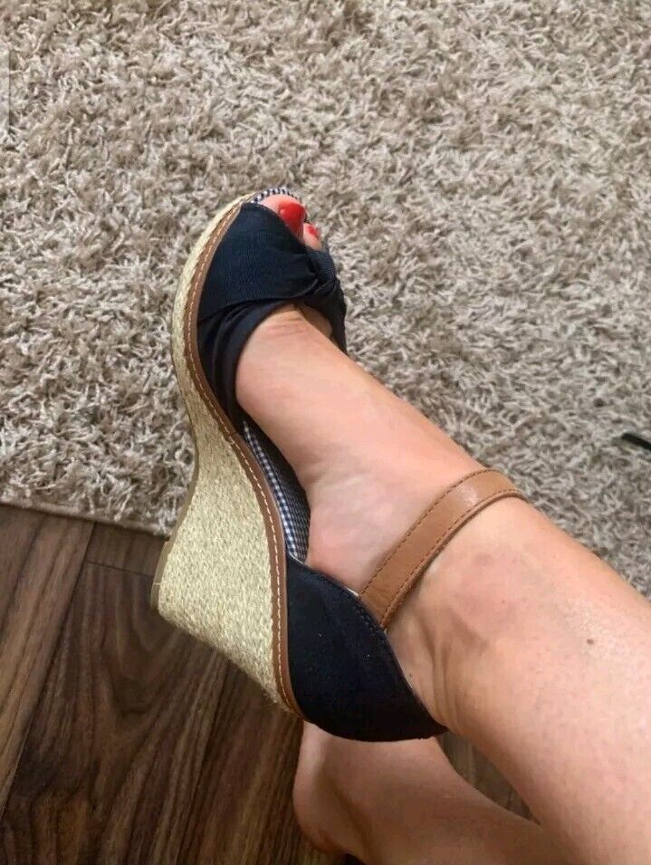 DEFEKT, lesen! getragene Keilabsatz Sandalen Tommy Hilfiger 38 Sammler Liebhaber | eBay